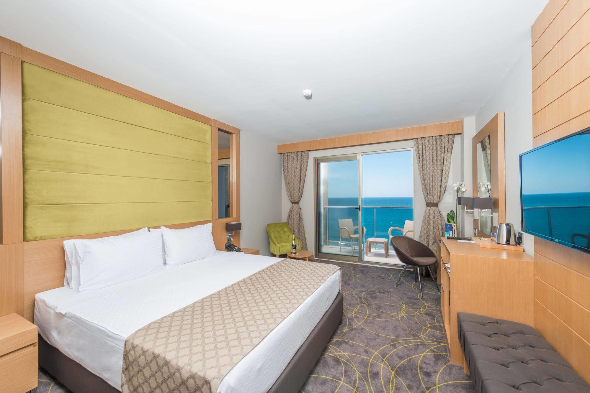 Hotel Ramada By Wyndham Unye