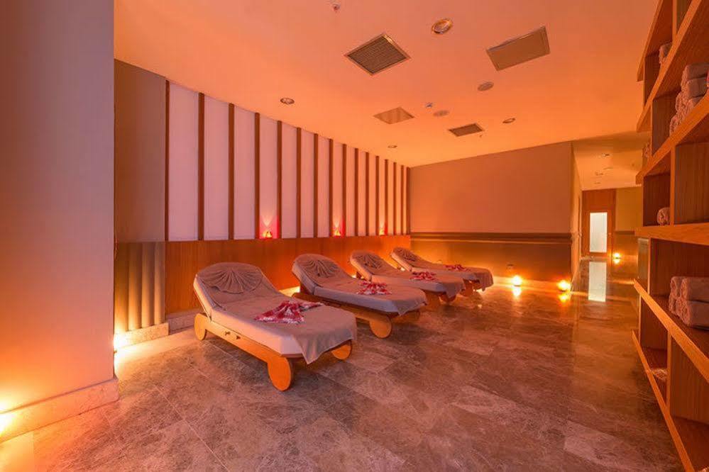Hotel Ramada By Wyndham Unye