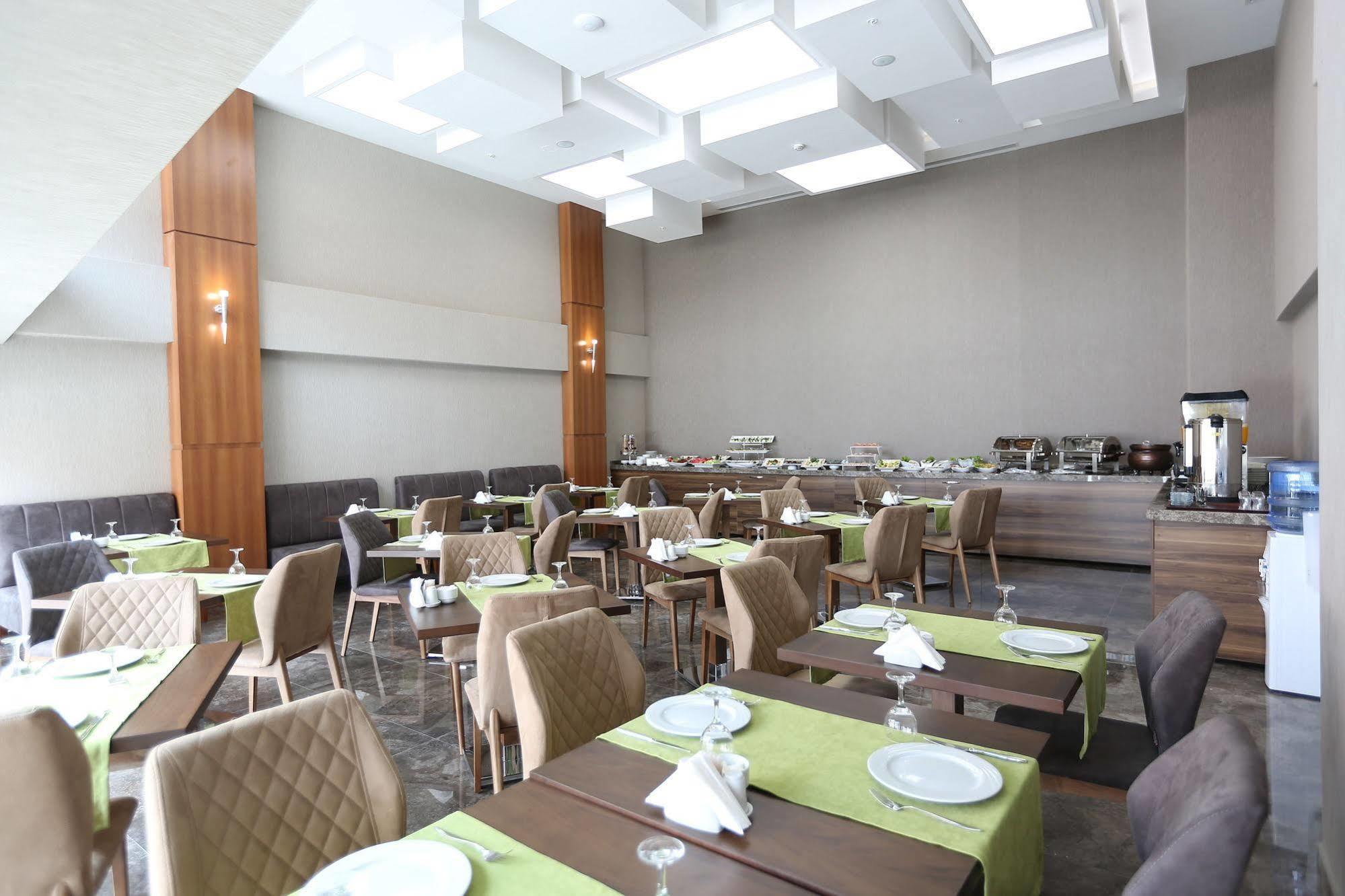Hotel Elips Royal & 4*