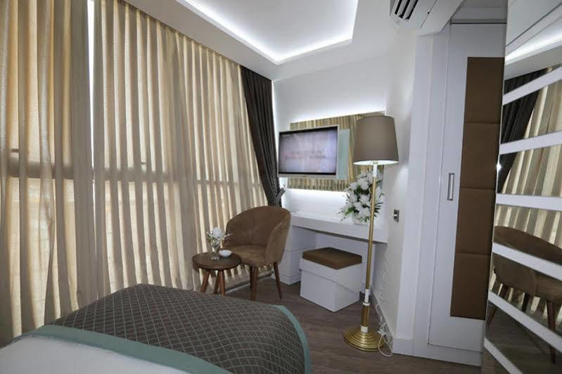 Elips Royal & 4*
