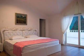 Mourouj Gloria White Palace & 4*