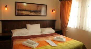 Mira Hotel *