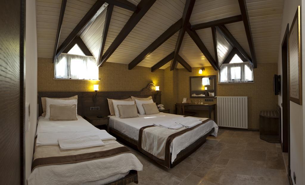 Special Class Adults Only 4* Assos