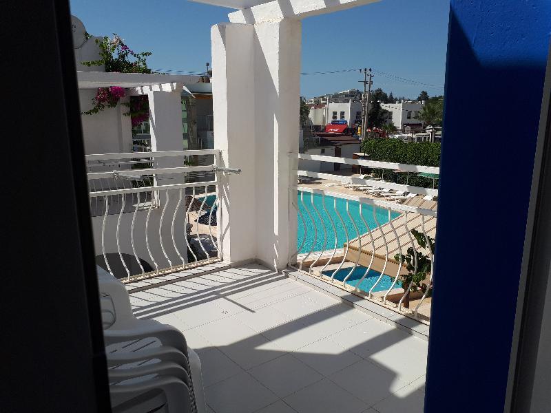 Paradise Aparthotel