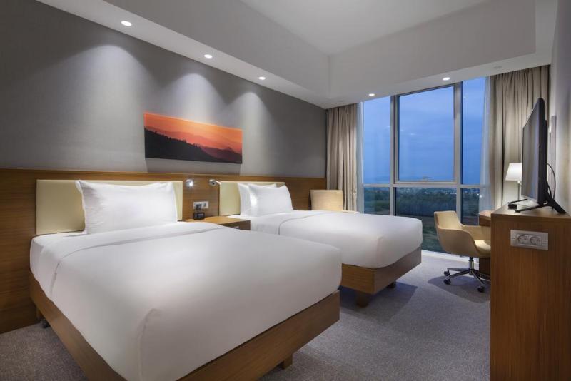 Hampton By Hilton Izmir Hotel