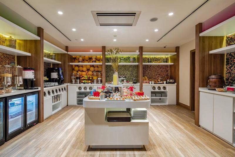 Hampton By Hilton Izmir Hotel 4*