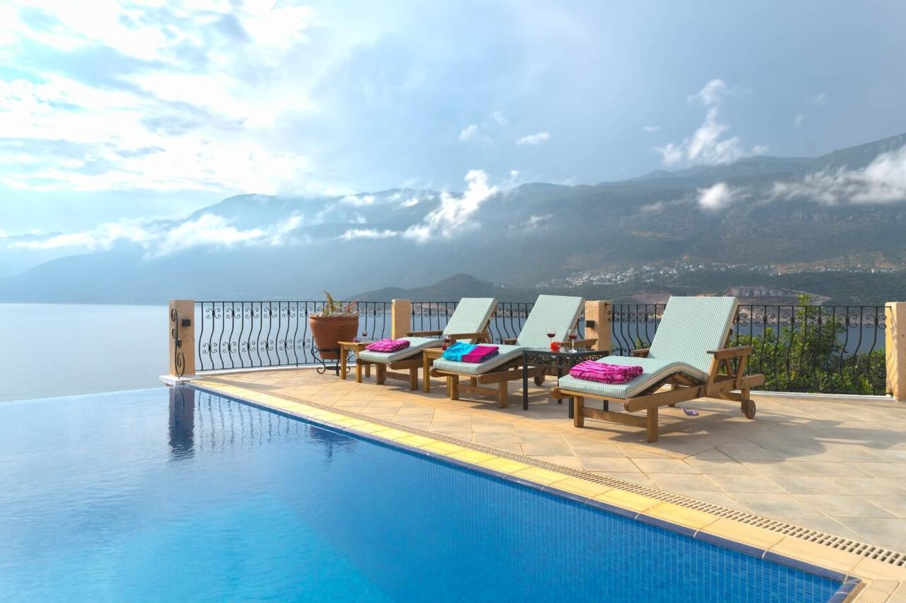 Poseidon-in Winter Heated Outdoor Pool Villa *