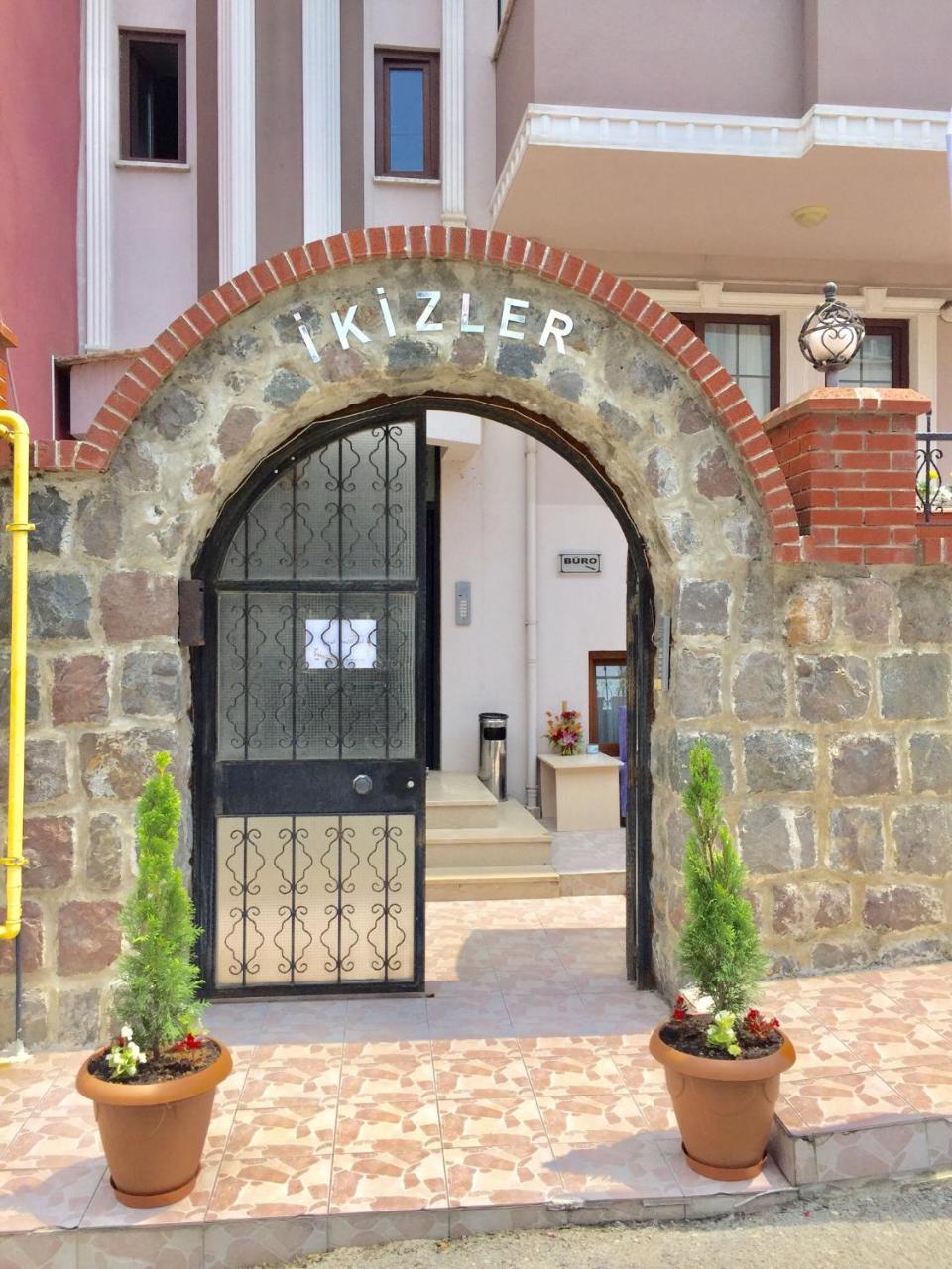 The Twins Apartmens Aparthotel *
