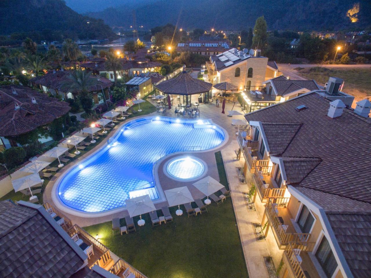 Live Hotel 3*