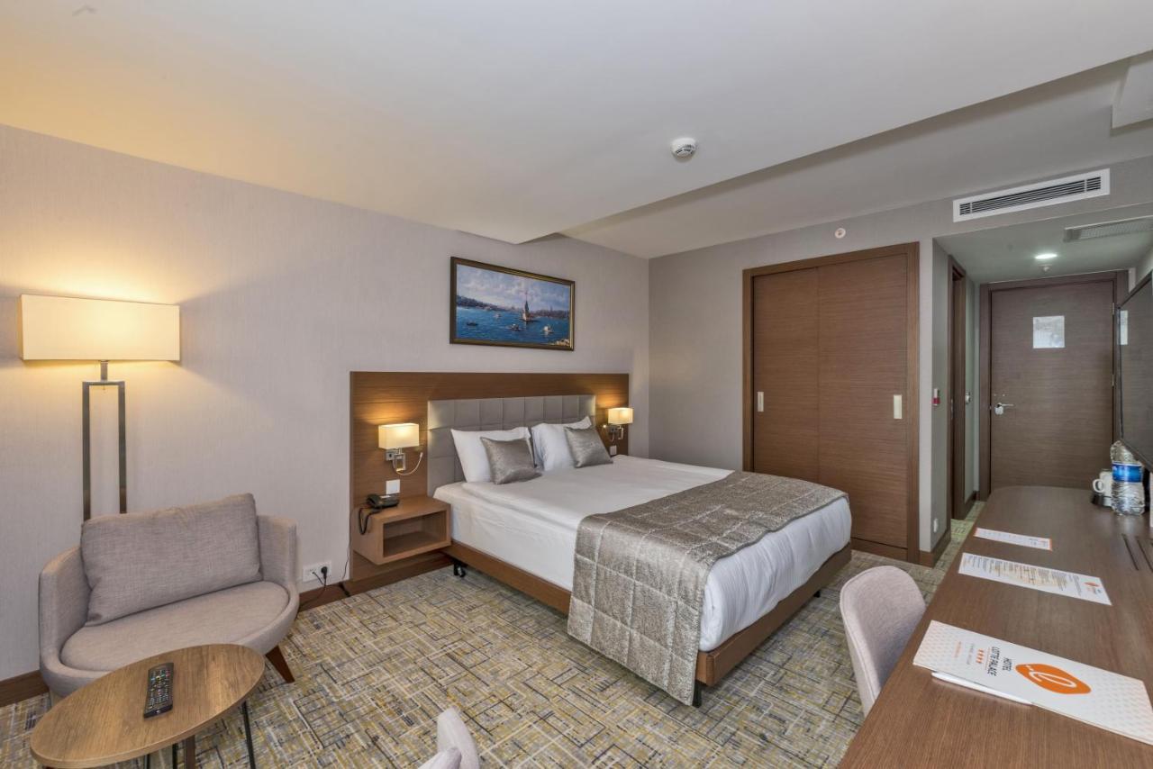 Land Park Hotel 4*