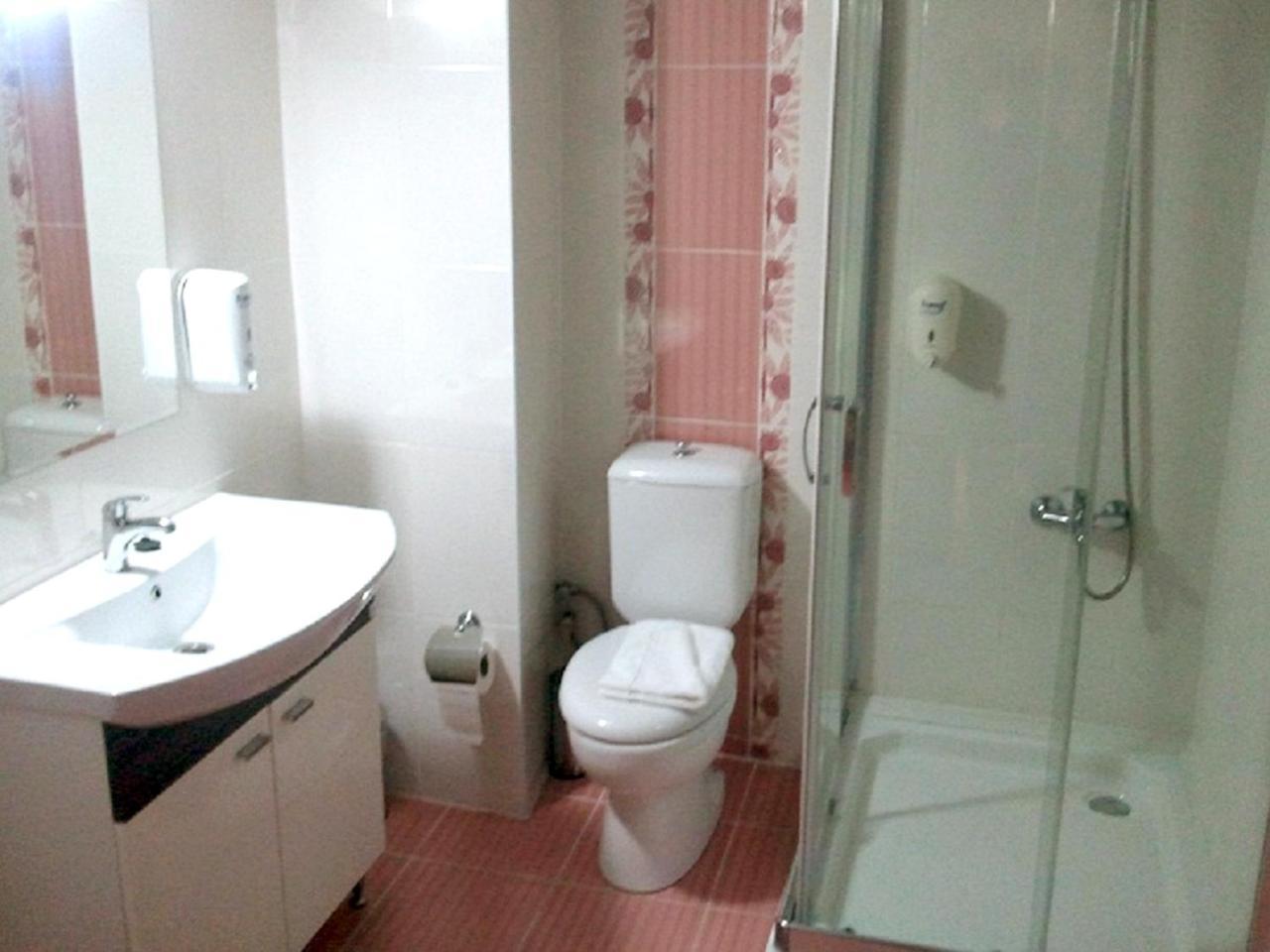 Hotel Iyonya *