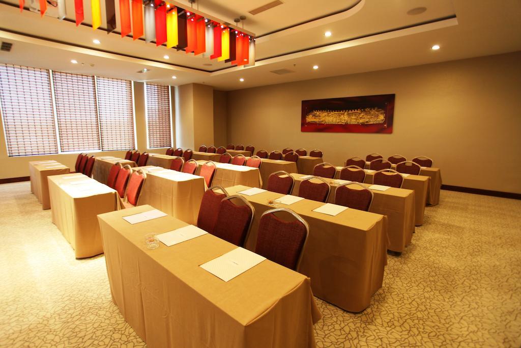 Nevali & Convention Center 5*