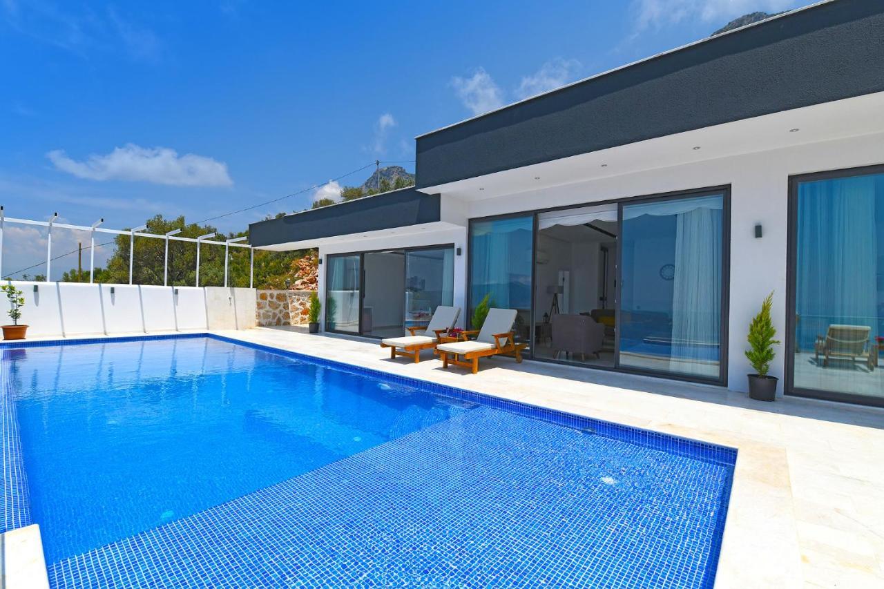 Akruins Villa