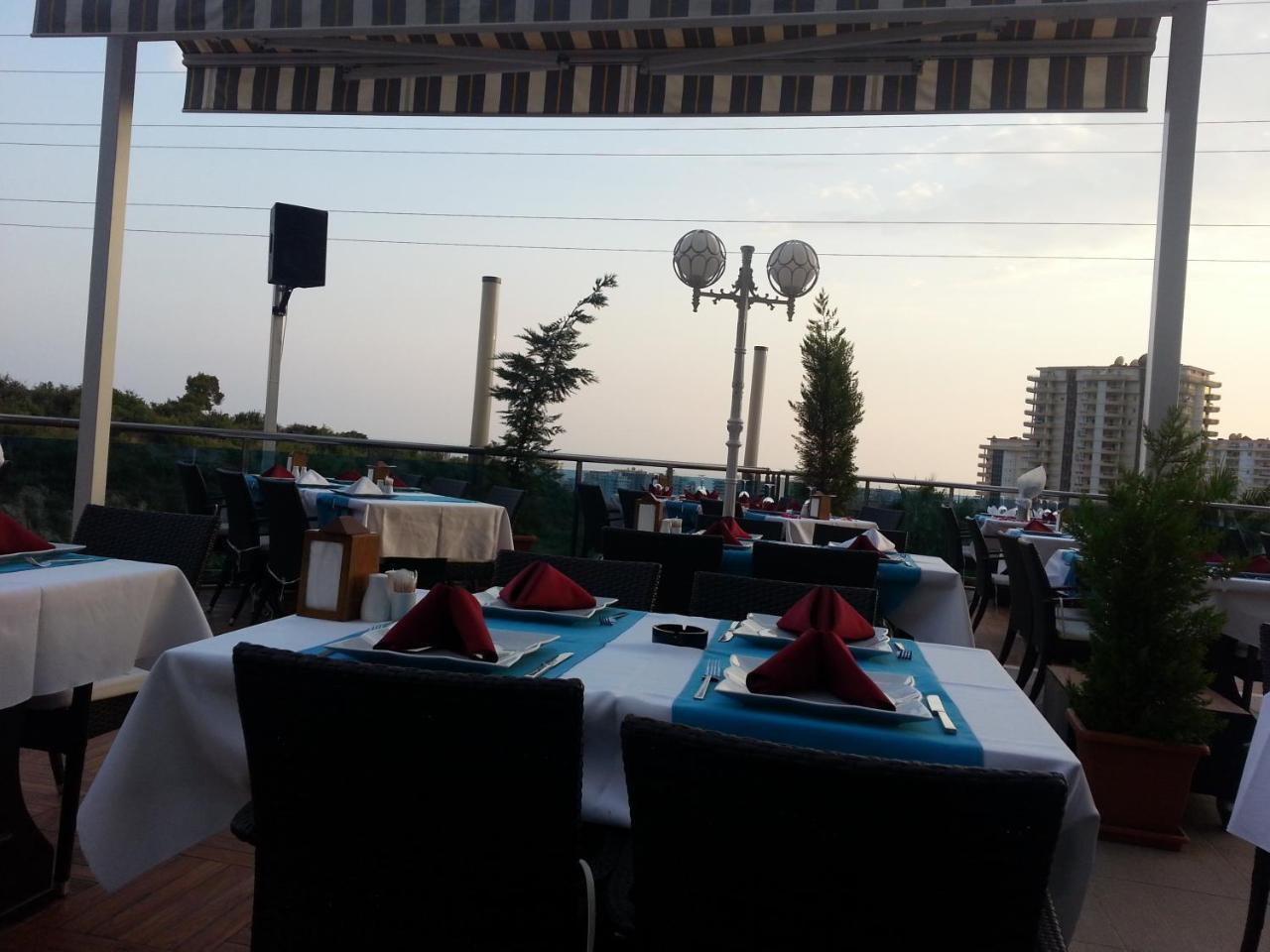 Azura Park Complex