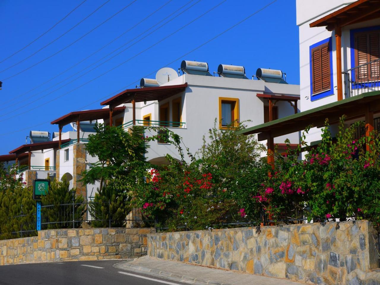 Lemon Tree Aparthotel 2*