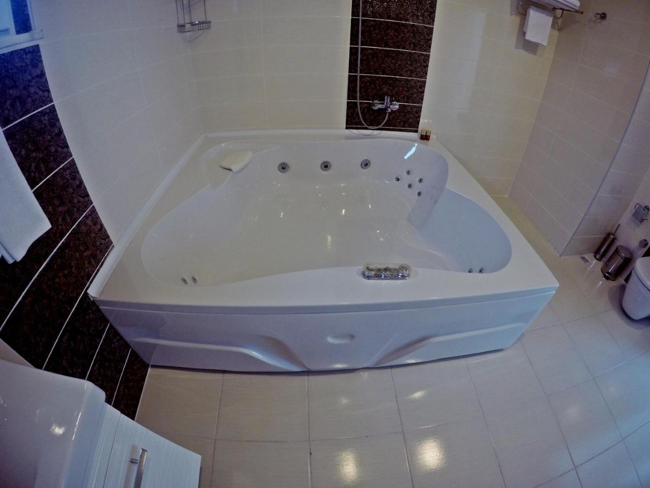 Mourouj Gloria White Palace &