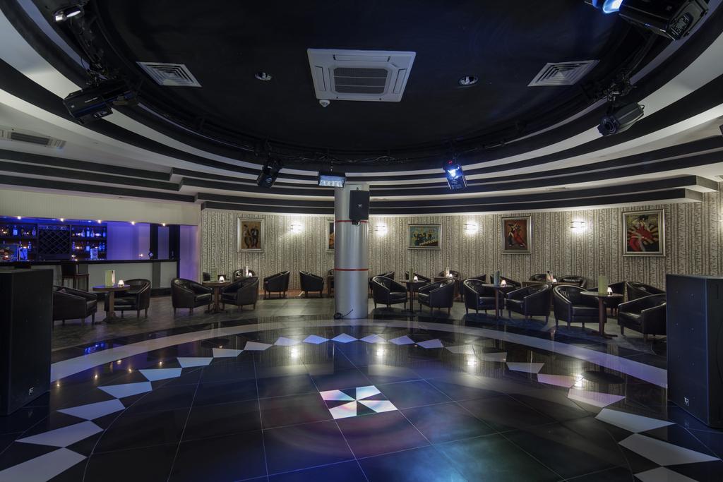 Alba Royal (adults Only) Side