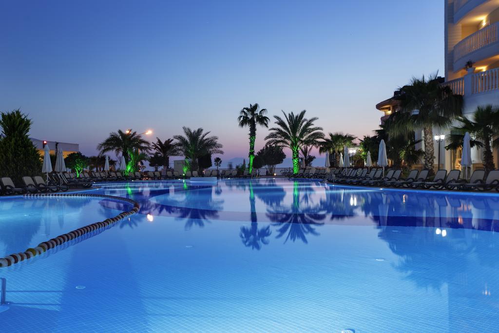 Alba Queen Resort Side