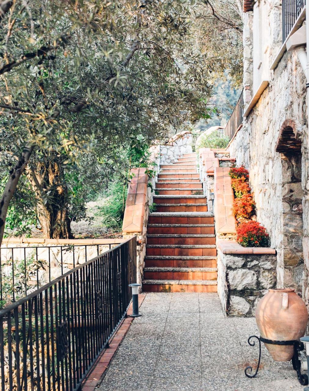 Dionysos Hotel 3*