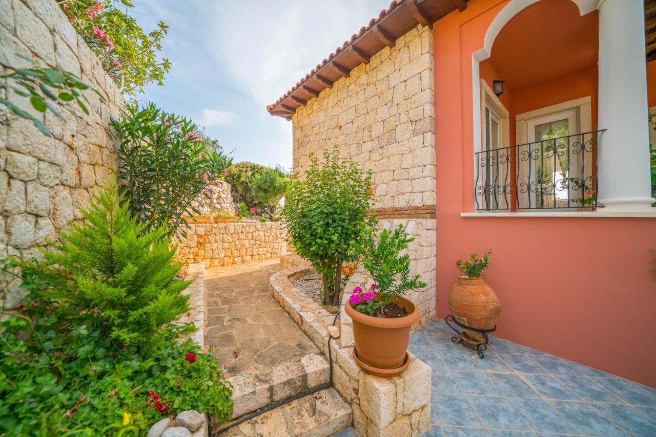 Poseidon-in Winter Heated Outdoor Pool Villa