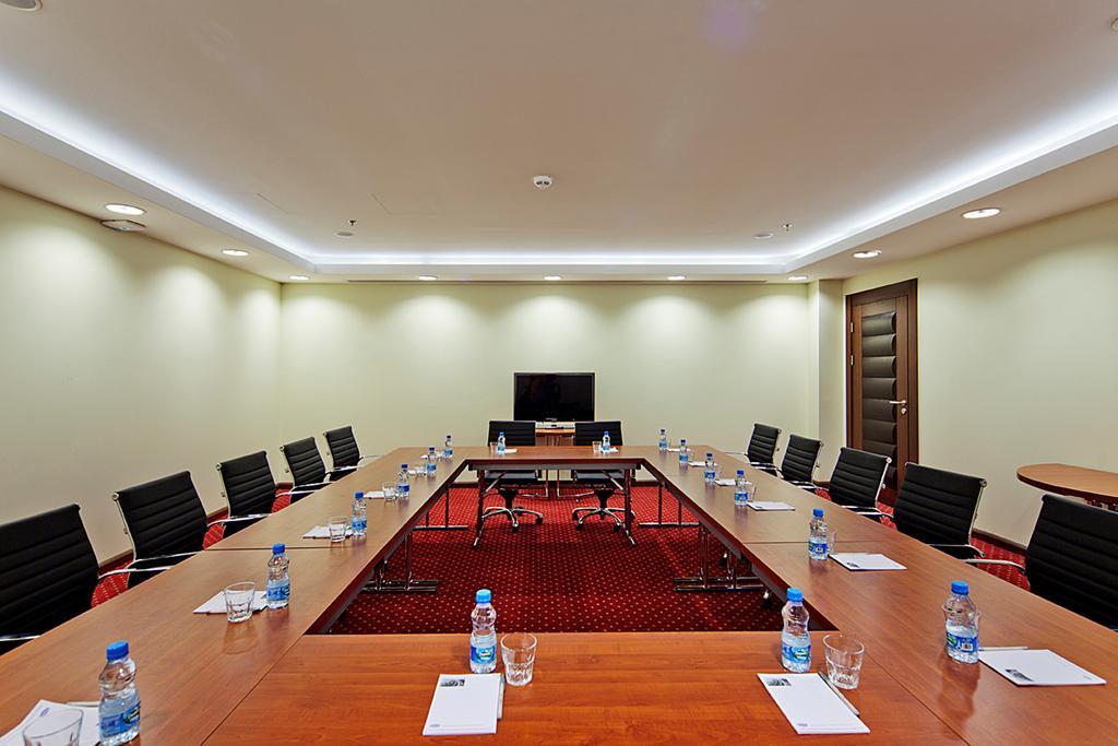 Hampton By Hilton Hotel