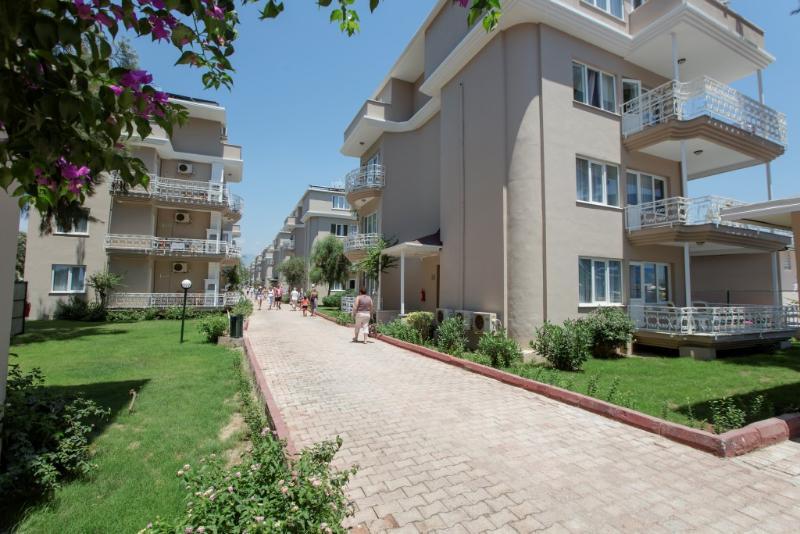 Larissa Club Hotel