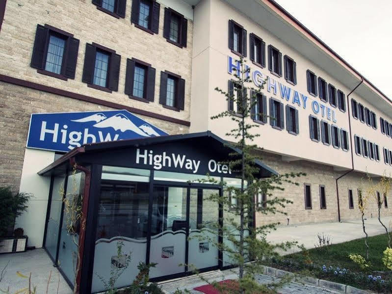 Hotel Highway 4*