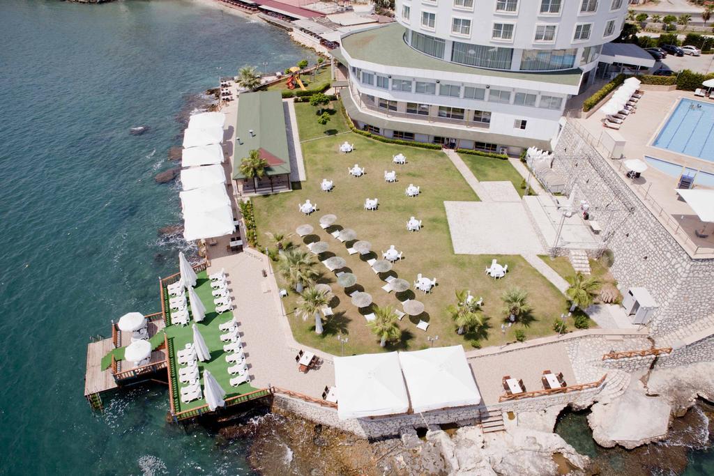 Lamos & Convention Center Hotel