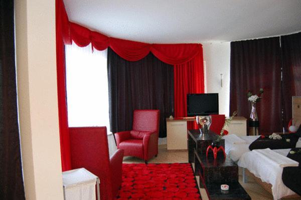 Tuana Hotel 2*