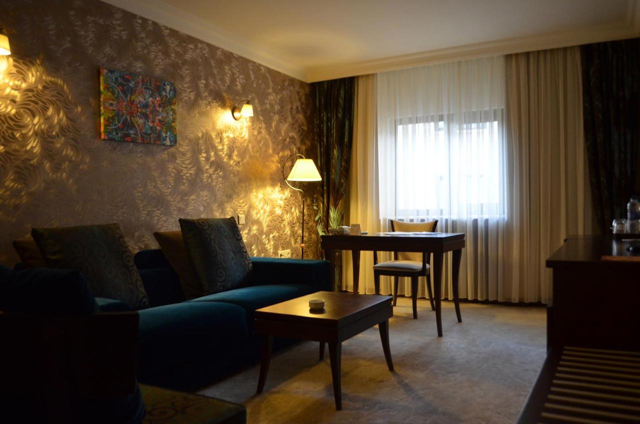 Asrin Park & Convention Center Hotel