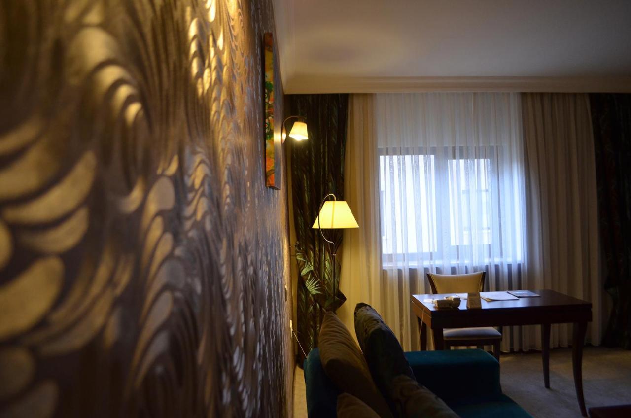 Asrin Park & Convention Center Hotel