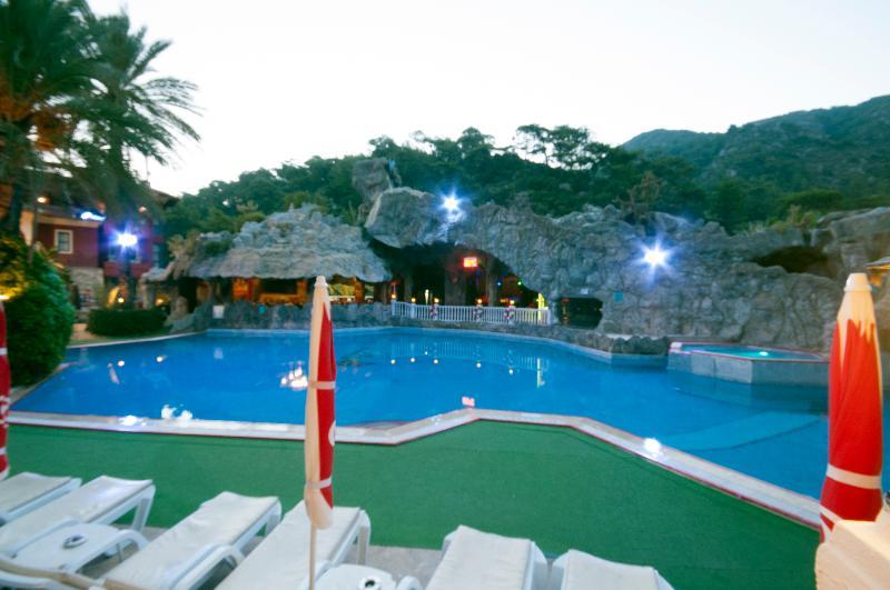 Hotel Grand Aquarium Icmeler