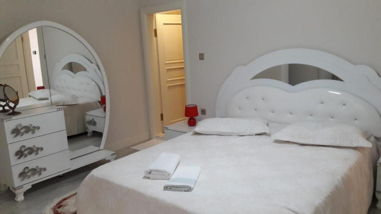 Sea Palace Apartment *