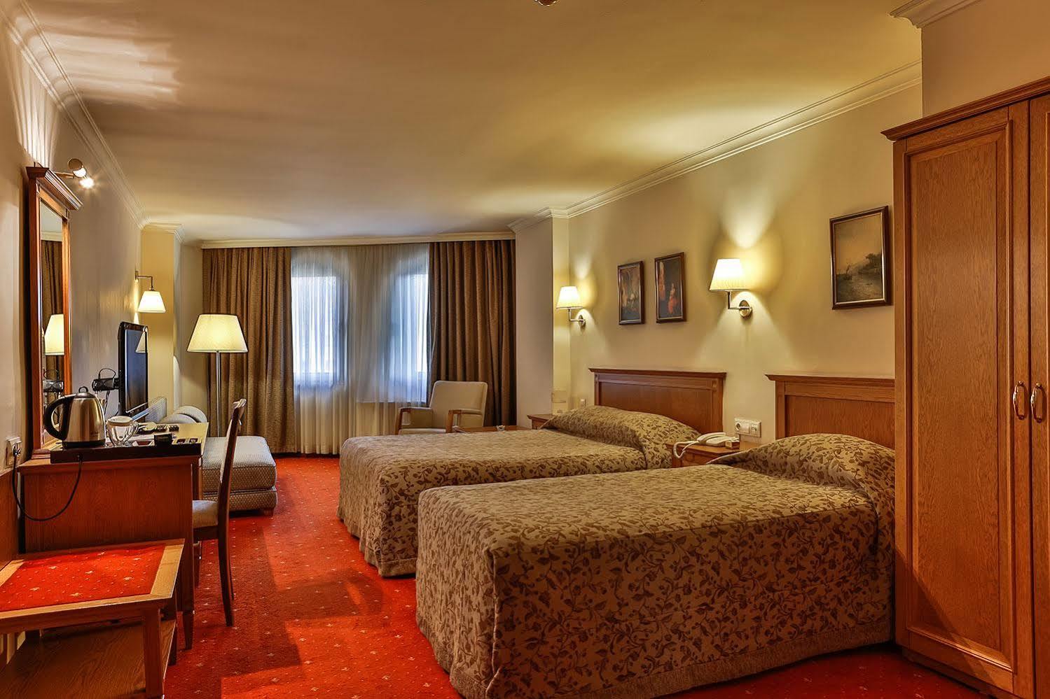 Central Hotel 4*