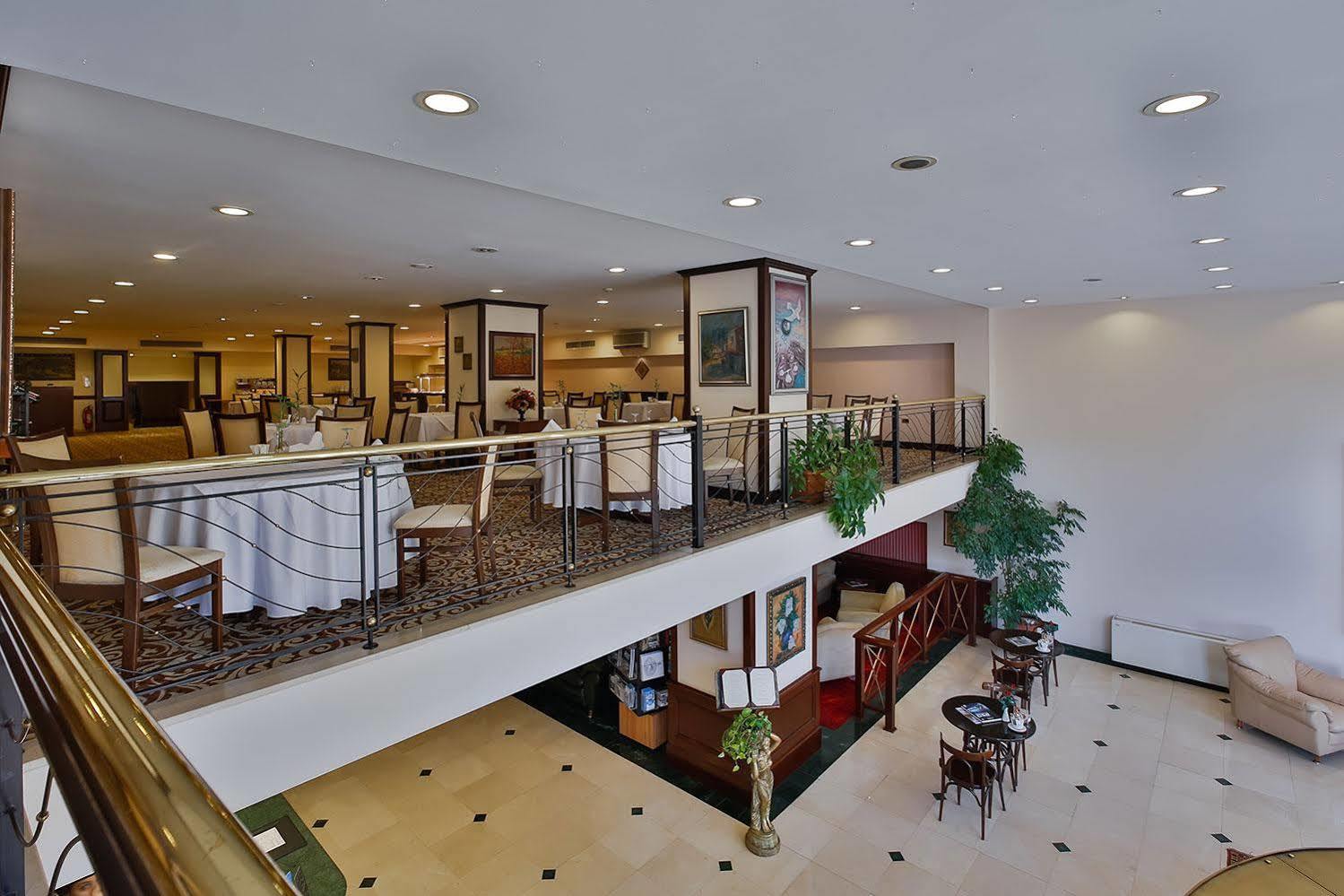 Central Hotel 4*