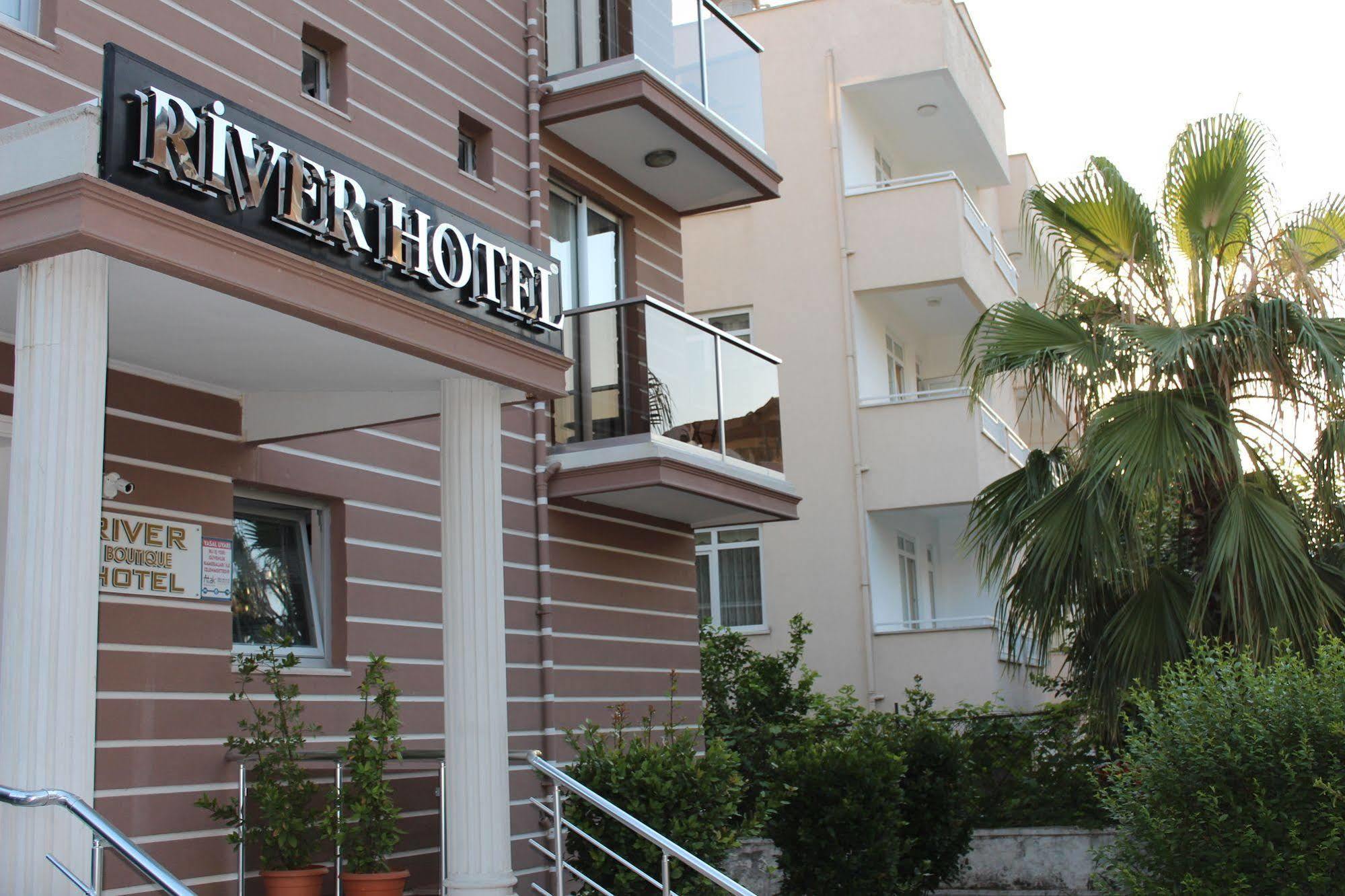 River Hotel 3*