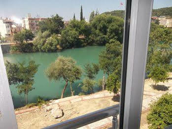 River Hotel