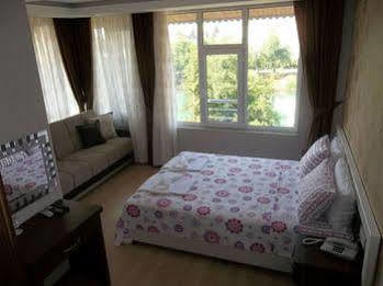 Hotel River