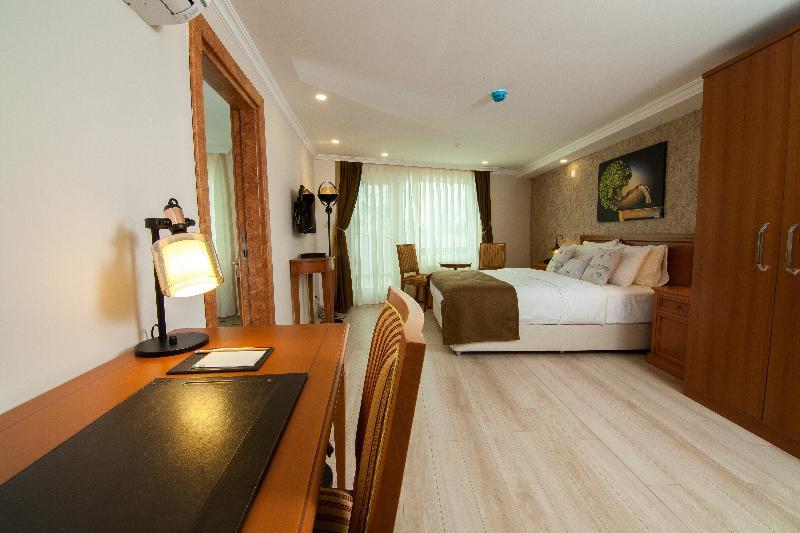 Tuzla Garden & Hotel 4*