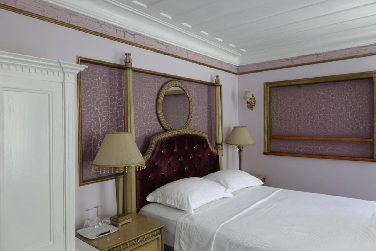 Lola 38 Hotel 3*
