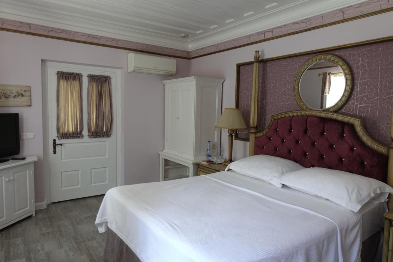 Lola 38 Hotel 3*