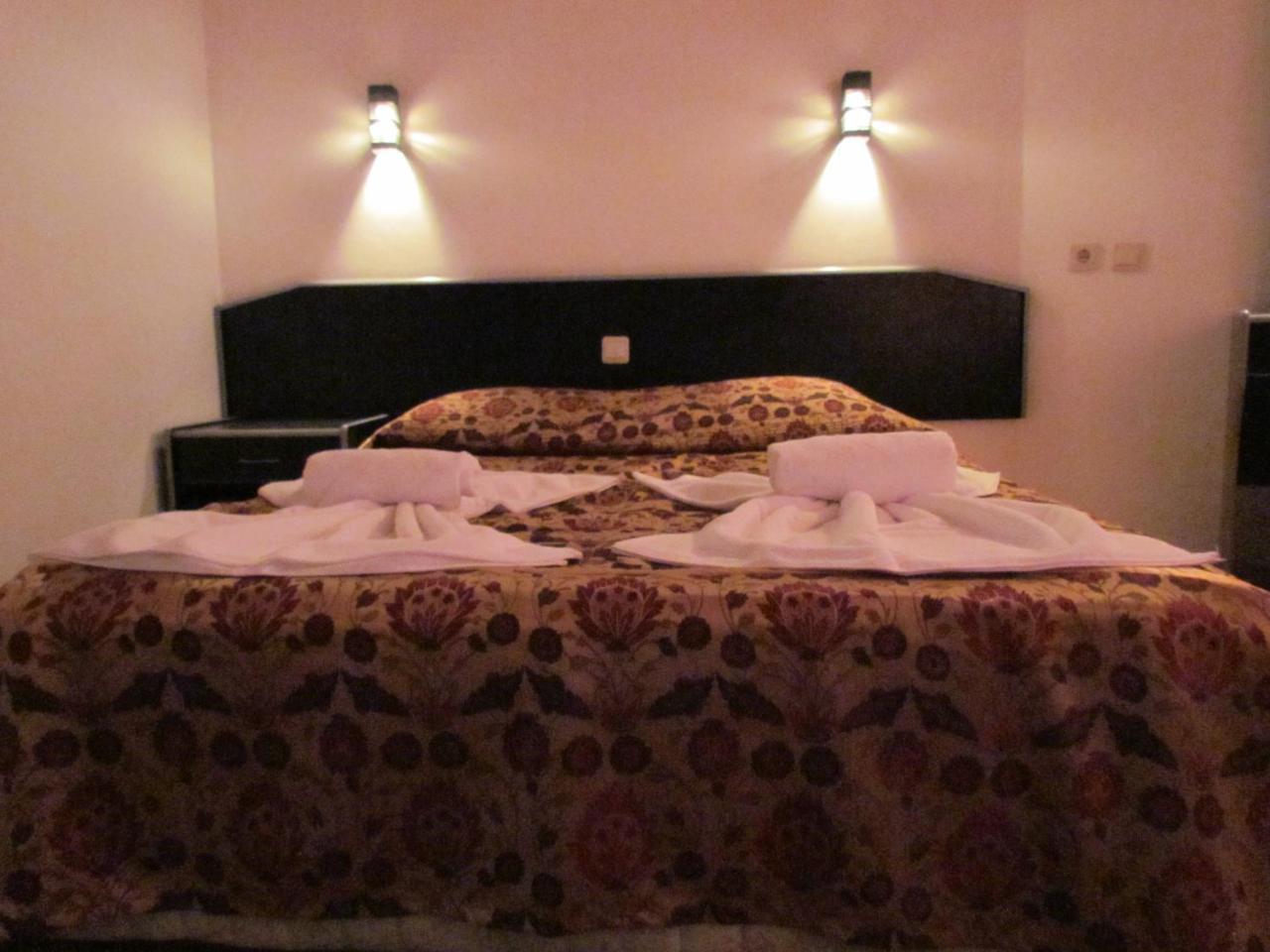 Hotel Gold Twins Family