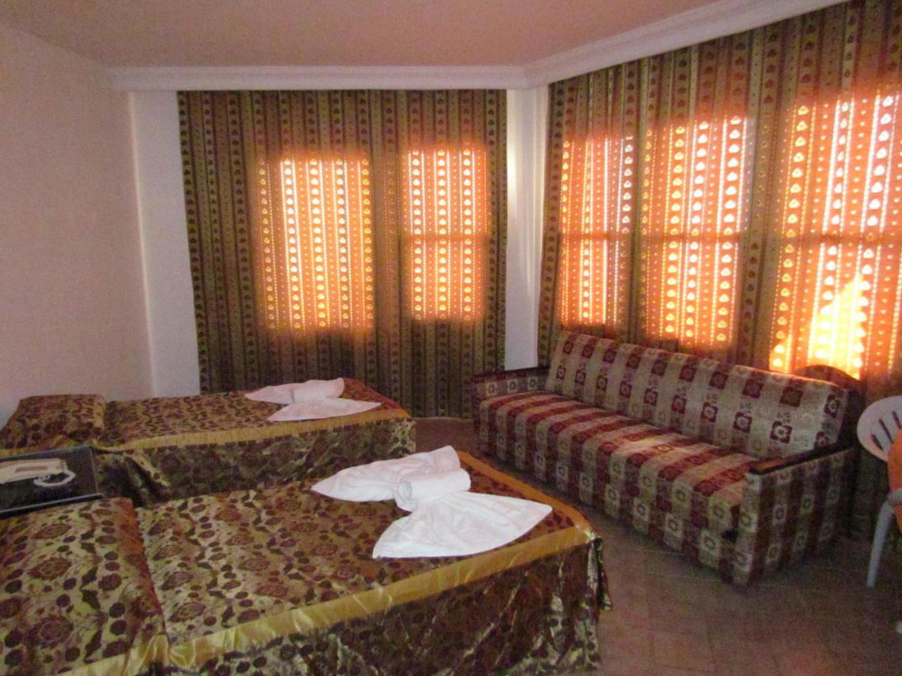 Hotel Gold Twins Family 3*
