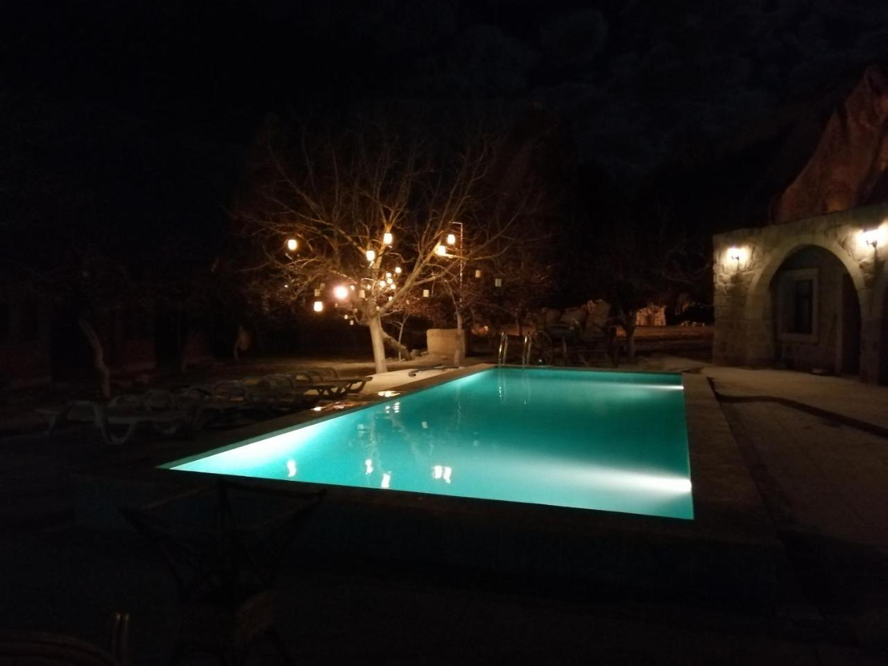 Seven Rock Cave Hostel *