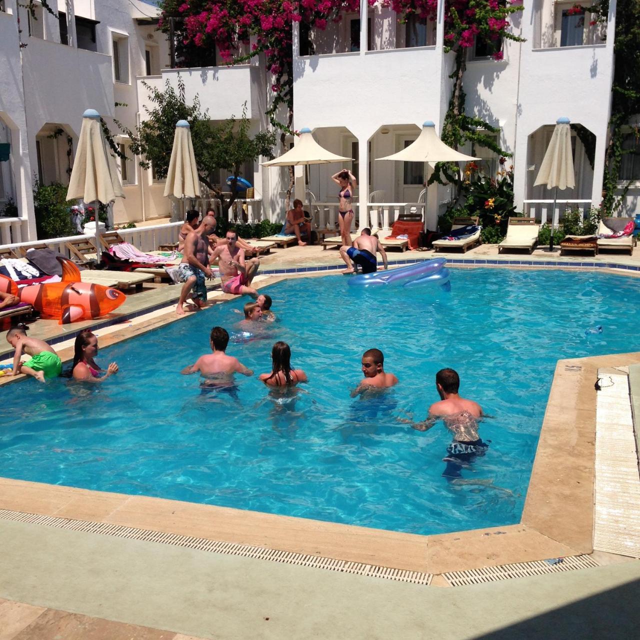 The Hello 3* Gumbet
