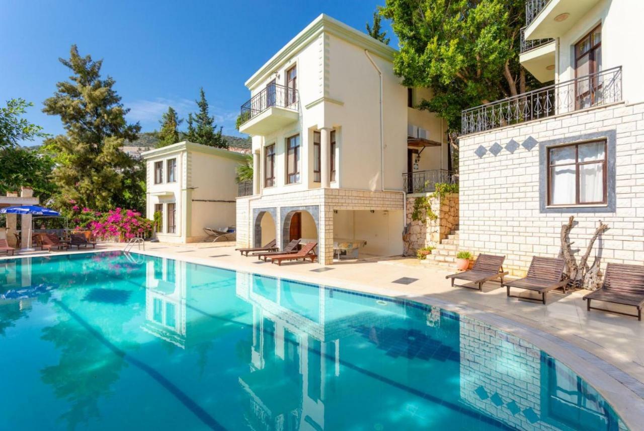 Poppy Villa