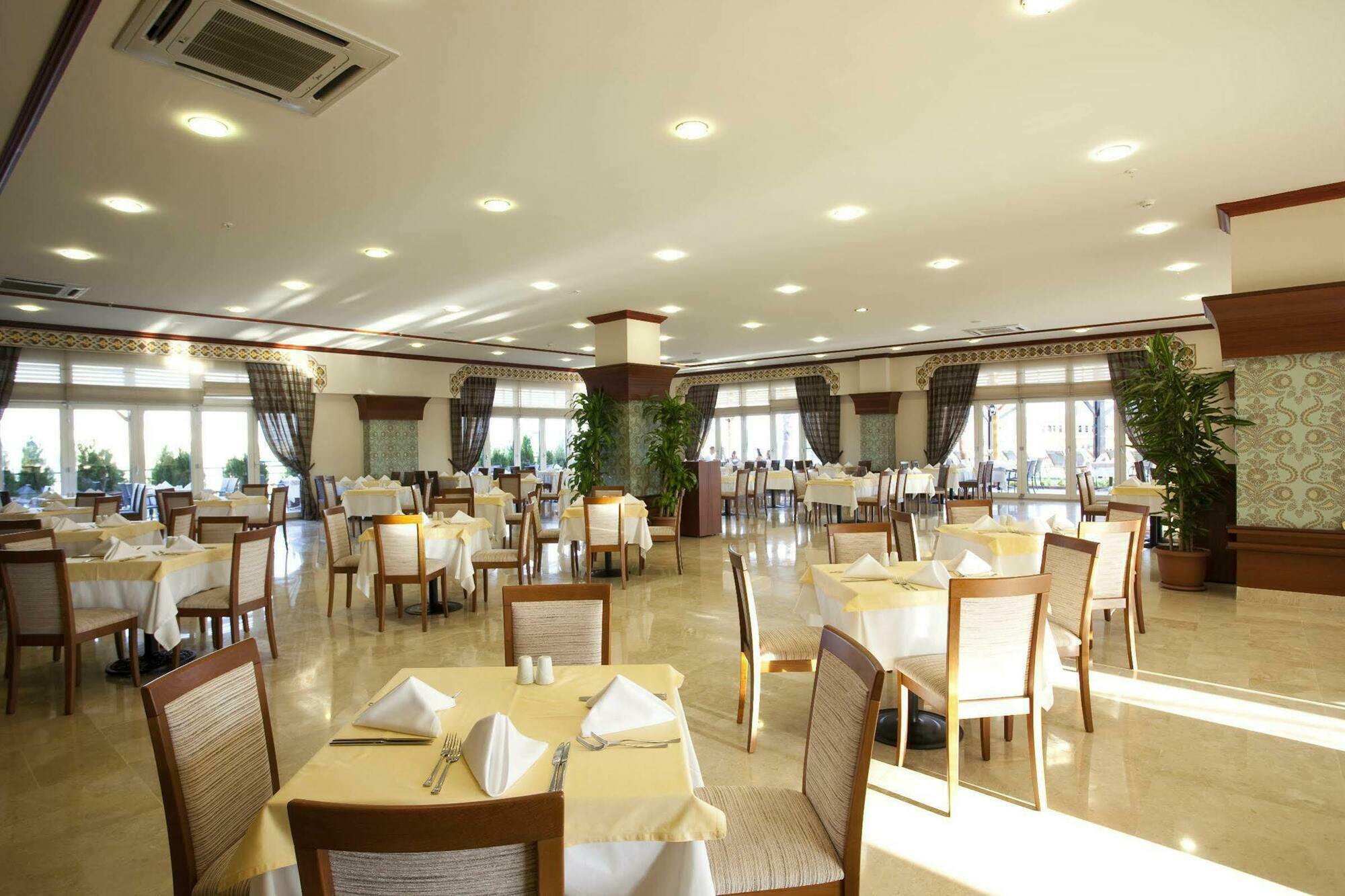 Adalya & Adults Only 5* Side