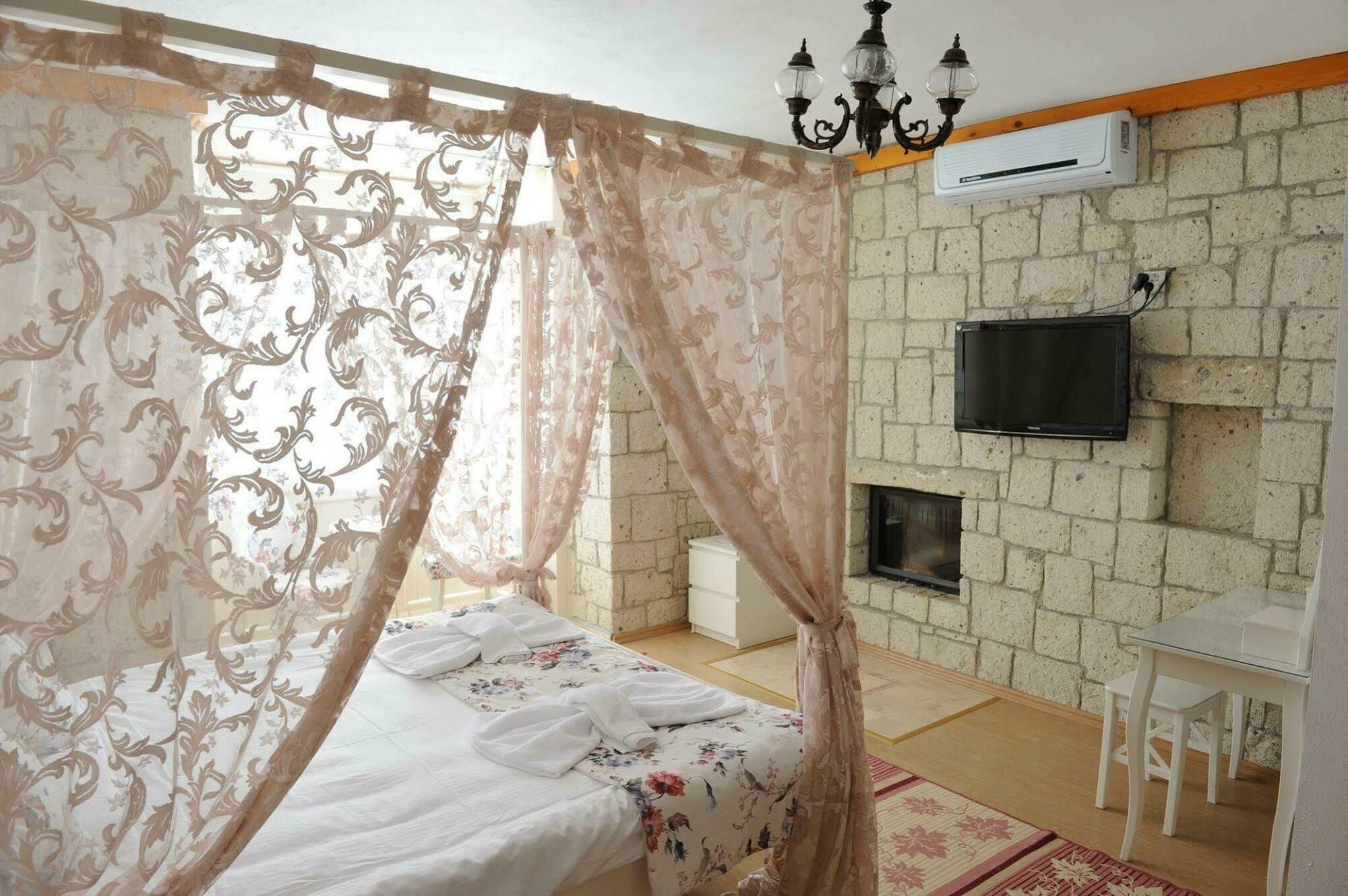 Kemerlihan Deluxe Hotel 2*