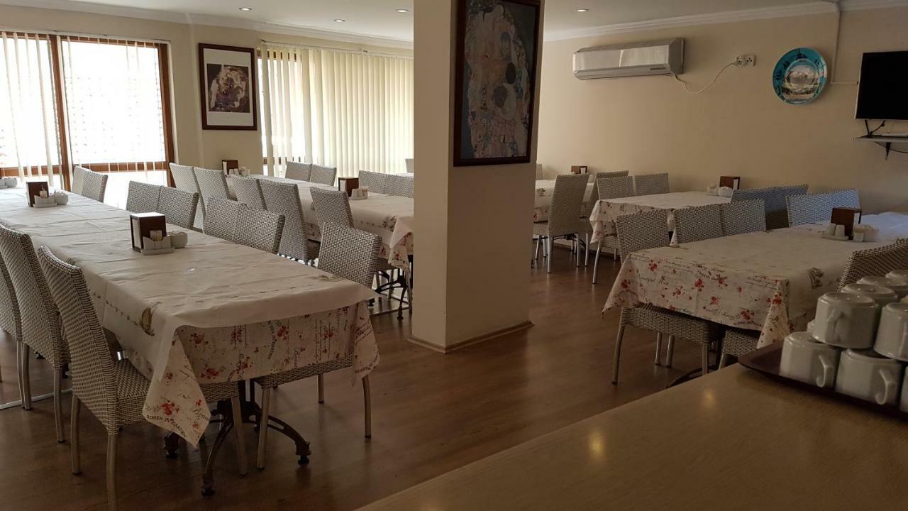 Crowded House Hotel 3*