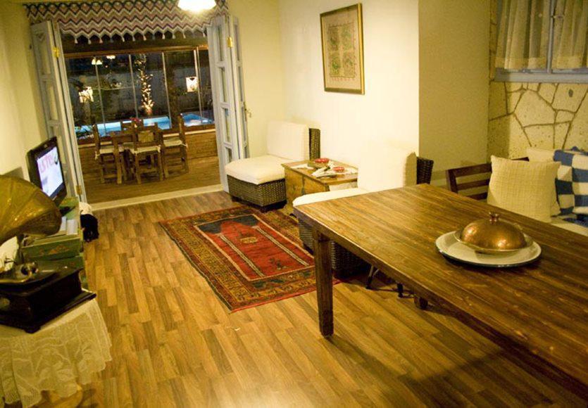 Tash Mekan Hotel